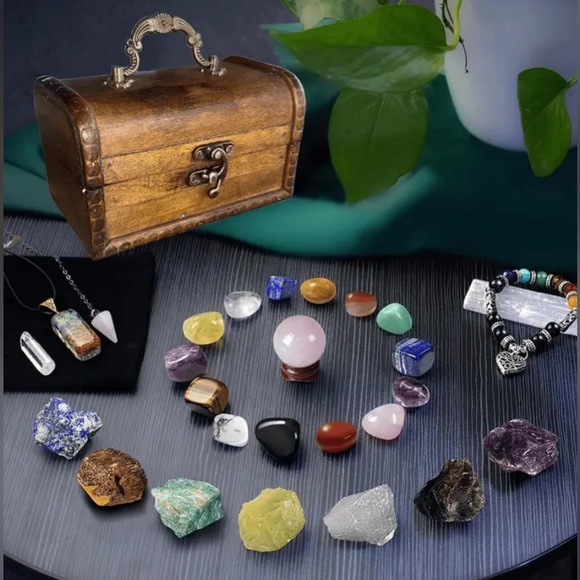 🌟ULTIMATE CRYSTAL & CHAKRA SET!🌟 everything you need in wooden chest! - Picture 5 of 8